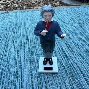 Kikkerland Solar Powered Conductor Mozart Figurine - Blue and Black